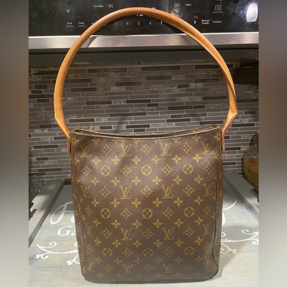 Louis Vuitton Looping GM Bag - Picture 2 of 12